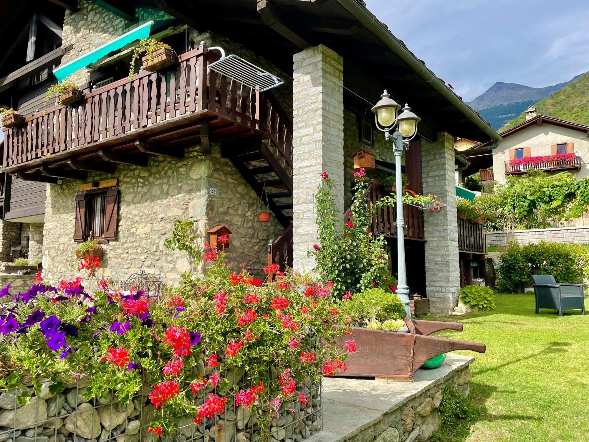 Maison La Chapelle Aosta Luaran gambar